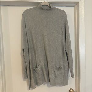Romeo & Juliet Couture Gray Sweater